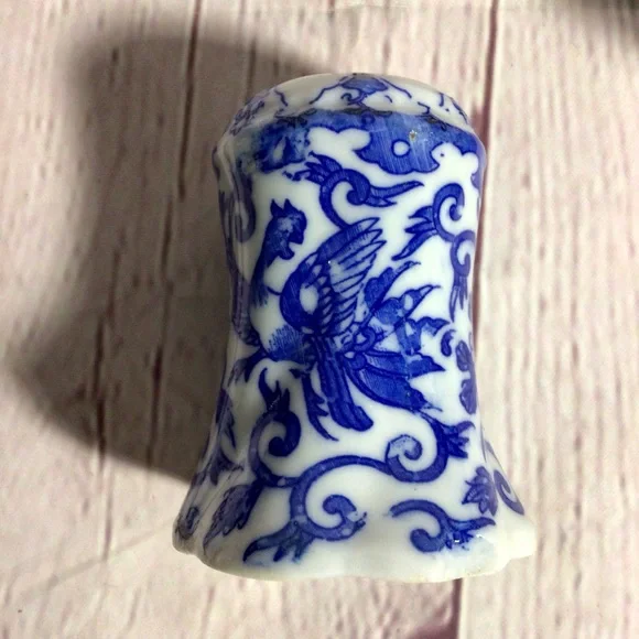 Vintage Blue and White Phoenix Porcelain Salt and Pepper Shaker Pair - Japan - Picture 5 of 8